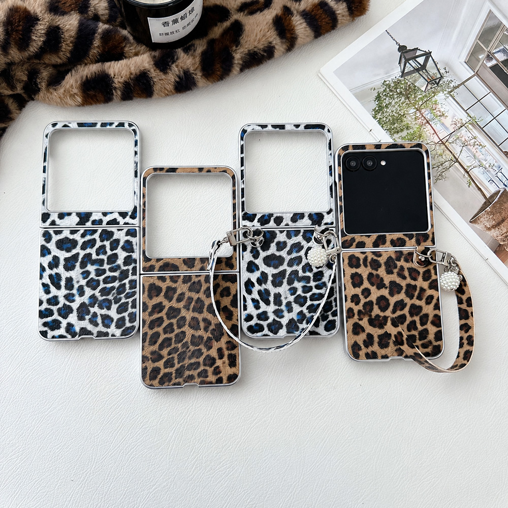 Travel Accessories Designer - حافظة هاتف قابلة للطي بطبعة جلد