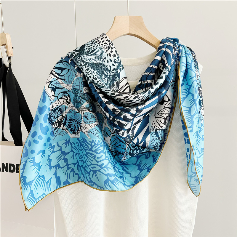 وشاح حريري بطبعة أسد فاخر بحوا - مراجعة Travel Accessories Designer وسعره