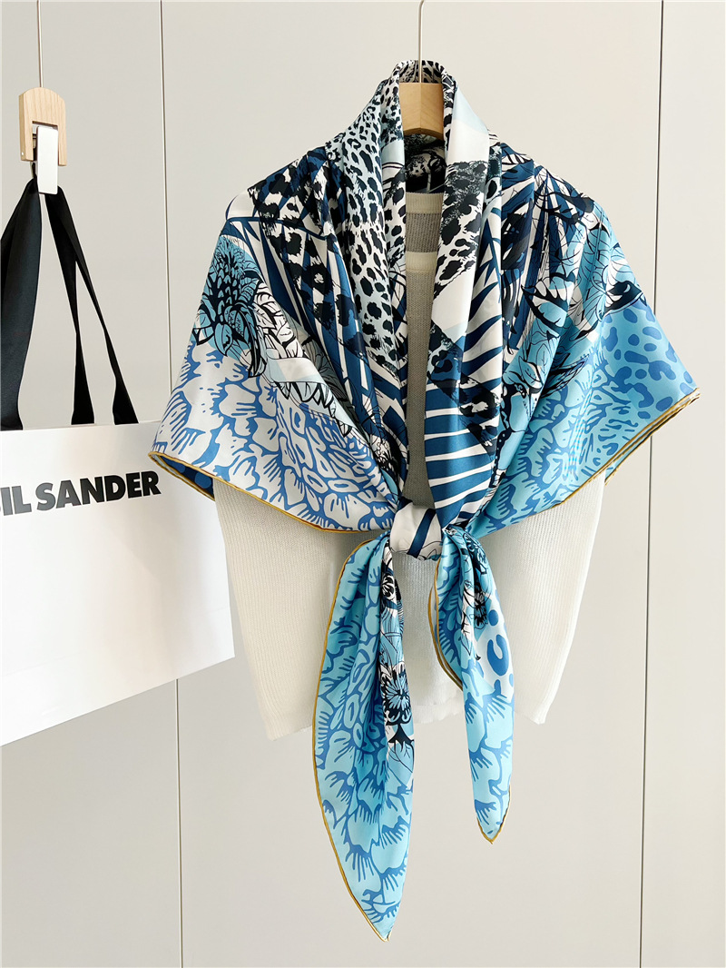 وشاح حريري بطبعة أسد فاخر بحوا - مراجعة Travel Accessories Designer وسعره