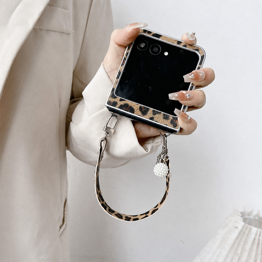 حافظة هاتف قابلة للطي بطبعة جل - مراجعة Travel Accessories Designer وسعره